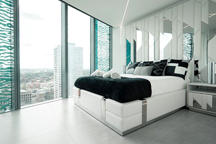 2 Bedroom Flat To Rent In Beetham Tower, Holloway Circus, Queensway, B1