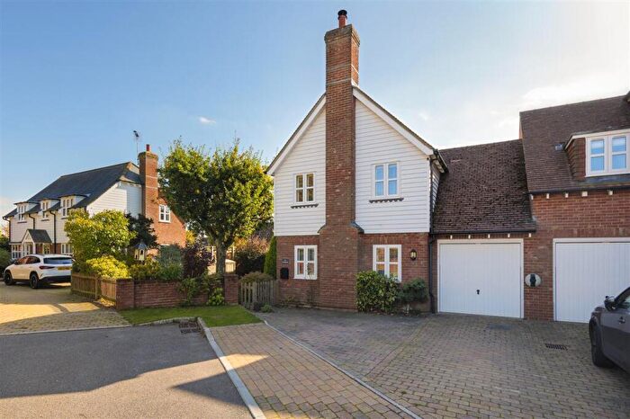 4 Bedroom Detached House For Sale In Baldwins Place, Harrietsham, ME17