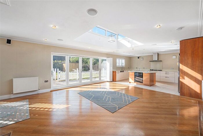Detached House For Sale In Brabourne Rise, Beckenham, BR3