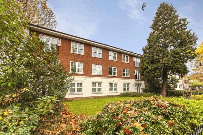 2 Bedroom Flat To Rent In Lovelace Road, Surbiton, KT6