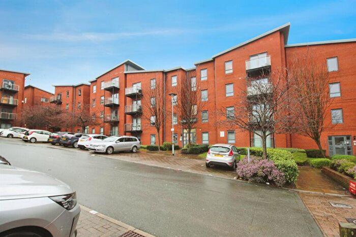 2 Bedroom Apartment For Sale In Bouverie Court, Leeds, LS9