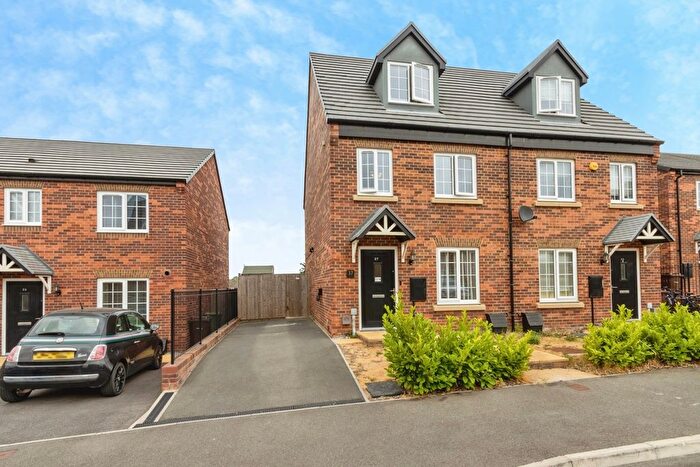 3 Bedroom Semi-detached House For Sale In Plover Crescent, Wakefield, West Yorkshire, WF1