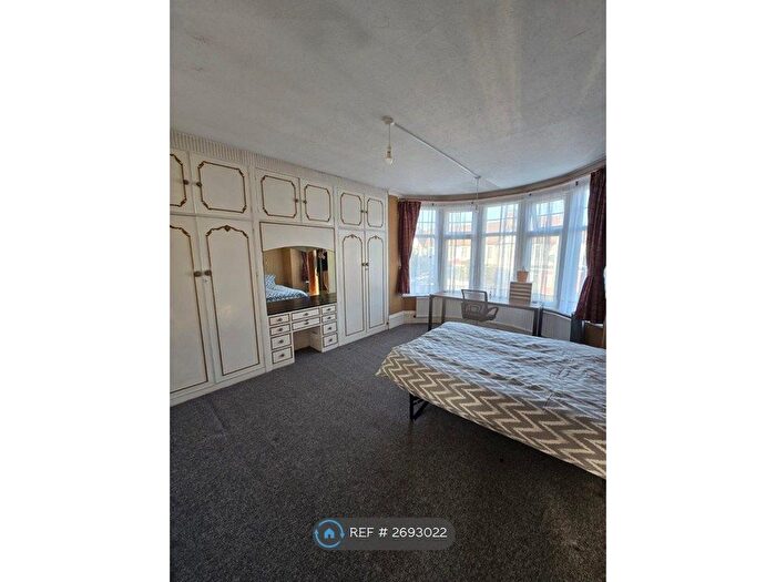 5 Bedroom Semi-Detached House To Rent In Berkshire Gardens, London, N13