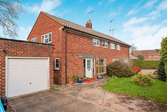 4 Bedroom Semi-Detached House For Sale In Stanborough Road, Welwyn Garden City, AL8