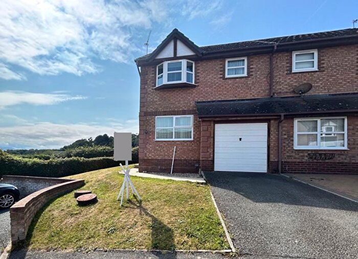 3 Bedroom Semi-Detached House For Sale In Conolly Close, Penrhyn Bay, LL30