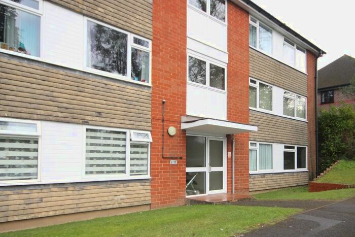 2 Bedroom Flat To Rent In St Georges Court, East Grinstead, RH19