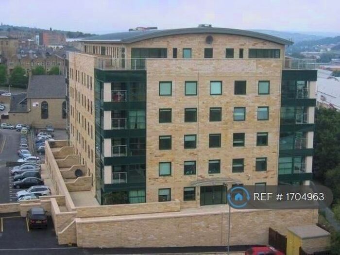 2 Bedroom Flat To Rent In Stone Gate House, Bradford, BD1