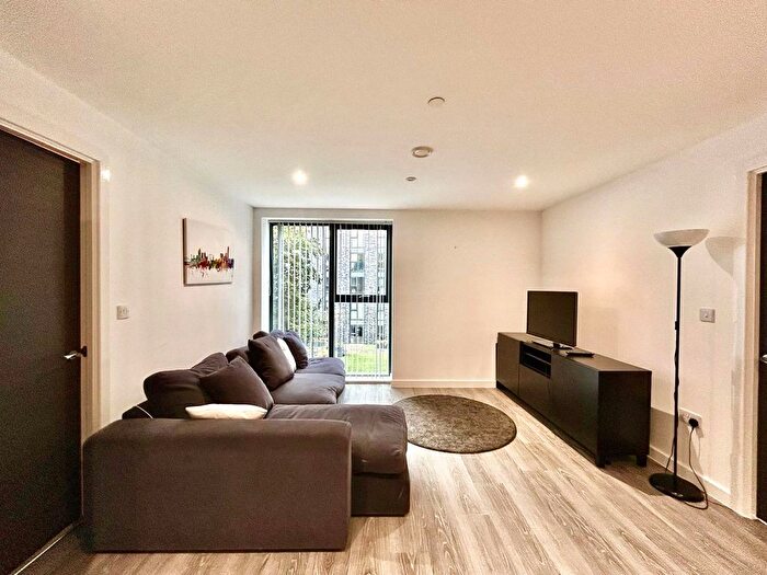 2 Bedroom Garage / Parking To Rent In Woden St, Salford, M5