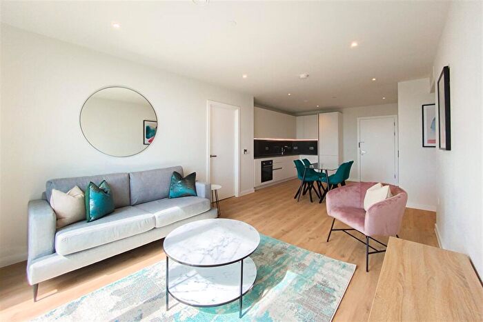 2 Bedroom Apartment To Rent In The Gate, Meadowside, M4