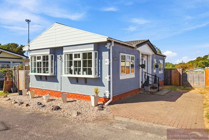 2 Bedroom Mobile/park Home For Sale In The Rise, Galley Hill, Waltham Abbey, EN9