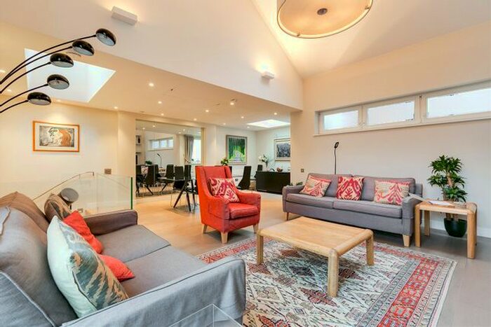 3 Bedroom Mews To Rent In Thurloe Place Mews, South Kensington, SW7