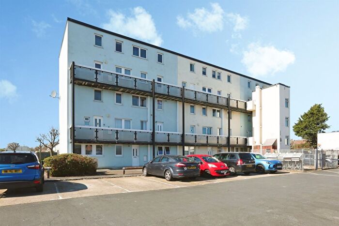 2 Bedroom Maisonette For Sale In Carless Close, Gosport, PO13