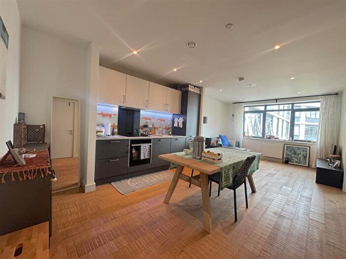 1 Bedroom Apartment For Sale In One Vesta Street, M4