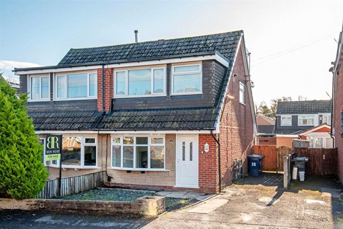 3 Bedroom Semi-Detached House For Sale In Hazelwood Close, Leyland, PR25
