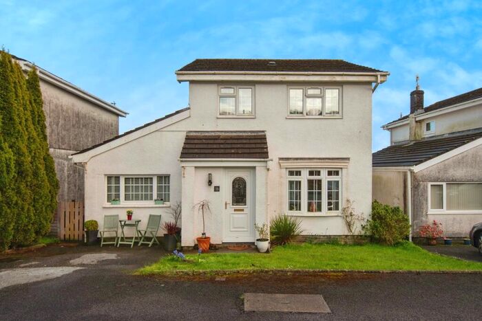 3 Bedroom Detached House For Sale In Erw Non, Llannon, Llanelli, SA14