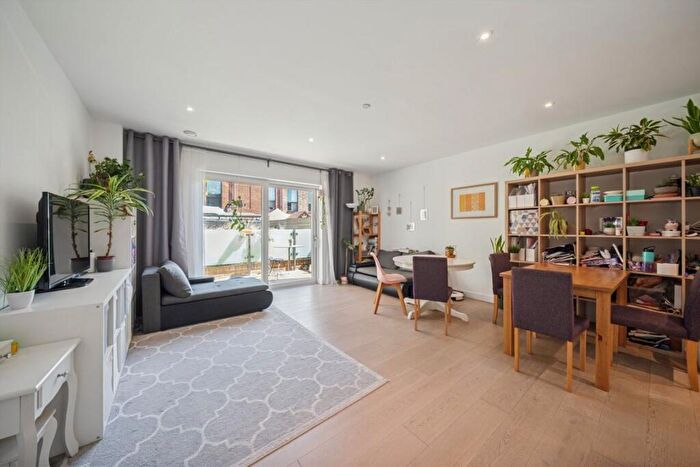 3 Bedroom Flat To Rent In Lismore Boulevard, Colindale, NW9