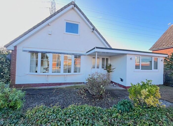 4 Bedroom Detached Bungalow For Sale In Pennine Drive, Scissett, Huddersfield, HD8