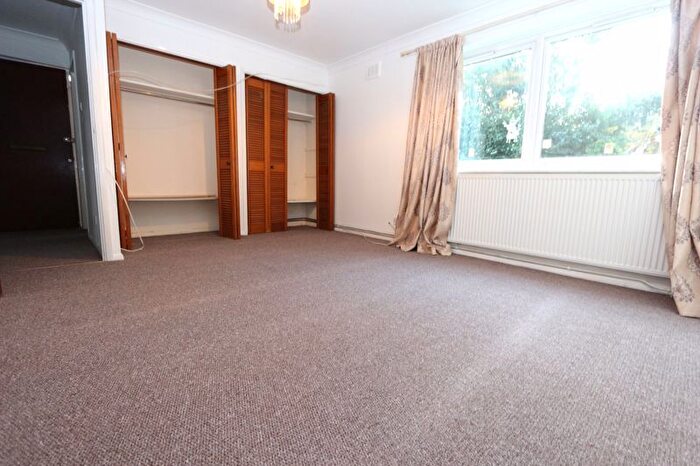 1 Bedroom Flat To Rent In Aldermans Hill, London, N13