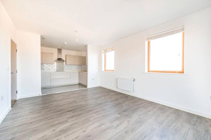 3 Bedroom Flat To Rent In Ripplegate Walk, Barking, Barking, IG11