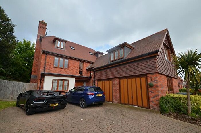 6 Bedroom Detached House To Rent In Bishop Ramsey Close, Ruislip, HA4