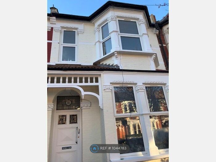 4 Bedroom Flat To Rent In Abbotsford Avenue, London N15