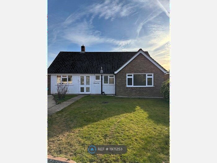 3 Bedroom Bungalow To Rent In Oldfield Close, Bromley, BR1