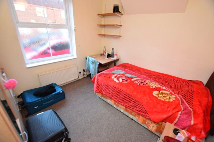 1 Bedroom Terraced House To Rent In Talbot Road, Northampton, NN1