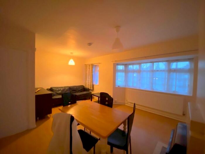2 Bedroom Maisonette To Rent In Harrowdene Road, Wembley, HA0