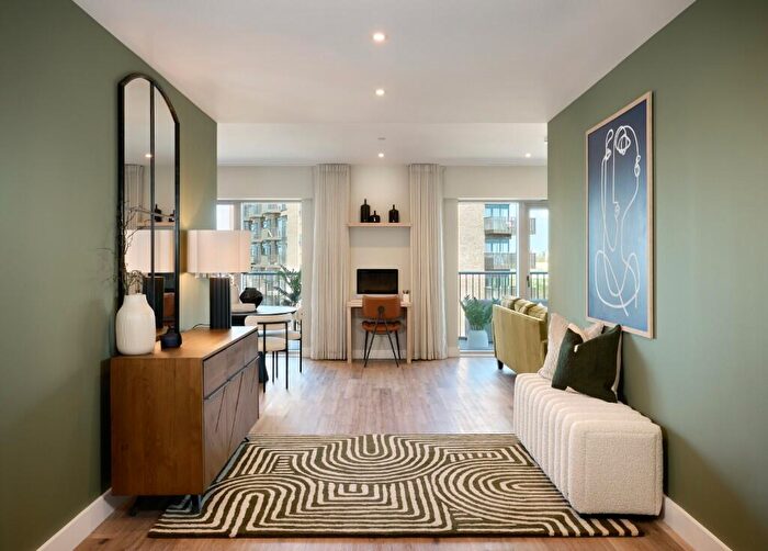 2 Bedroom Apartment For Sale In Green Park Village & Bankside Gardens, Flagstaff Road, Reading, RG2