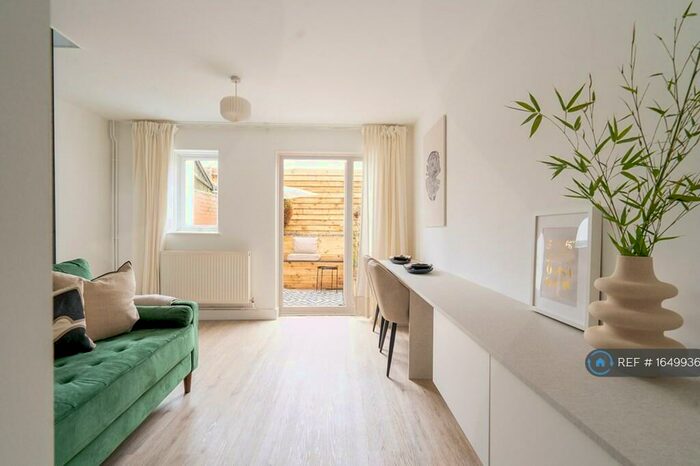 1 Bedroom Terraced House To Rent In Brackens And Green, Hemel Hempstead, HP2