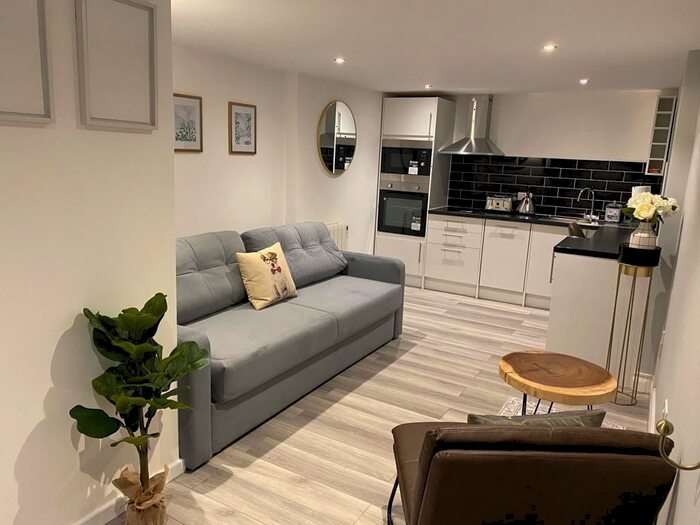 1 Bedroom Studio To Rent In Broadmead Road, Woodford Green, IG8