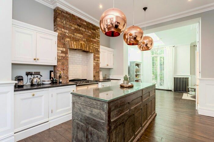 4 Bedroom Maisonette To Rent In Moreton Place, London, SW1V