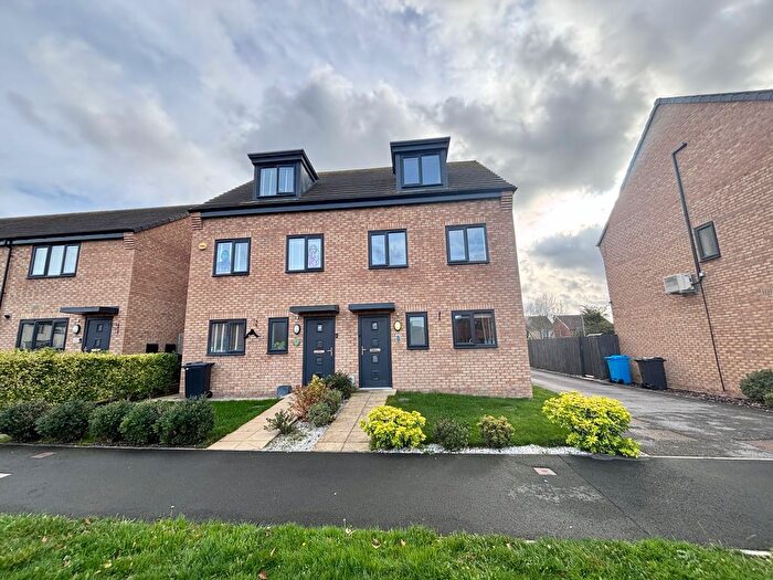 3 Bedroom Semi Detached House To Rent In Gypsy Moth Lane, Kingswood, Hull, HU7