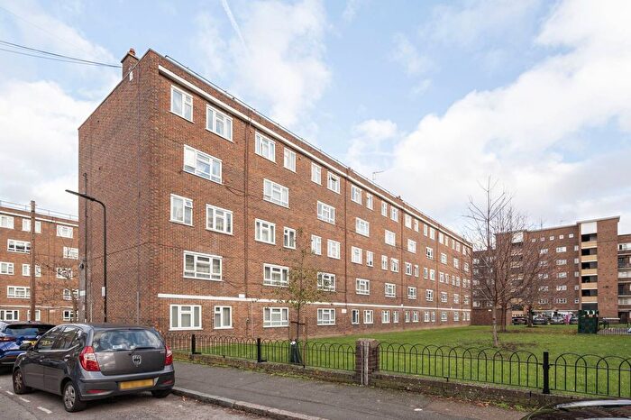 3 Bedroom Maisonette For Sale In Geffrye Estate, Hoxton, London, N1