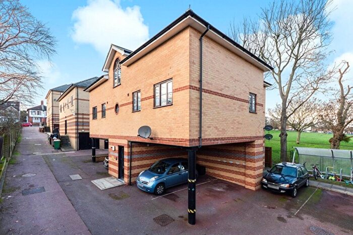 1 Bedroom Flat To Rent In Benhill Road, Sutton, SM1