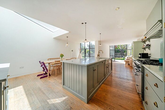 4 Bedroom Semi-Detached House For Sale In Buckleigh Road, Streatham, London, SW16