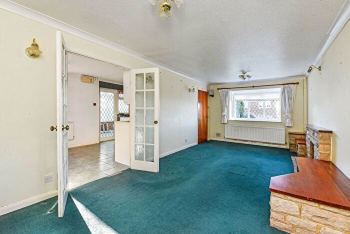 2 Bedroom Bungalow For Sale In Wincanton Close, Alton, Hampshire, GU34