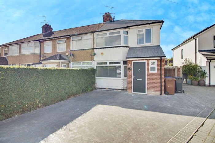 3 Bedroom End Of Terrace House For Sale In Holme Close, Hatfield, AL10
