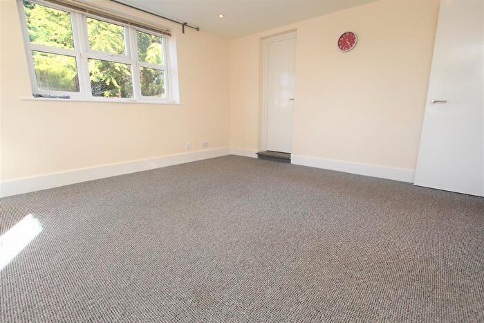 1 Bedroom Flat To Rent In Evesham Road, Astwood Bank, Redditch, B96