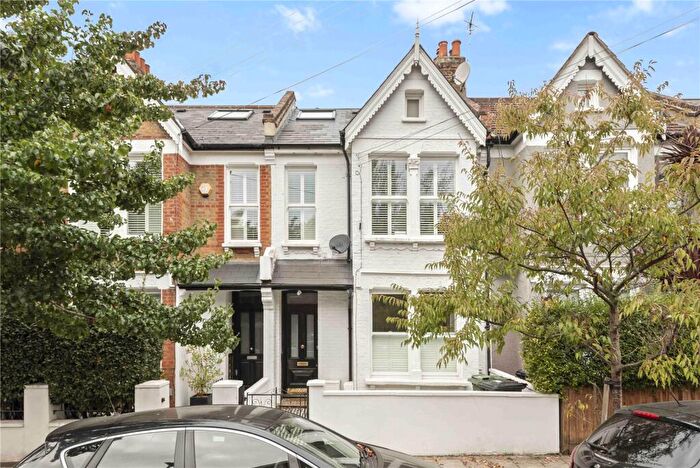 4 Bedroom Apartment For Sale In Honeybrook Road, London, SW12