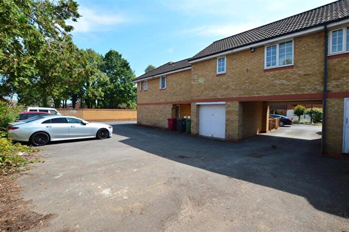 1 Bedroom Maisonette To Rent In Cooper Way, Cippenham, Slough, SL1