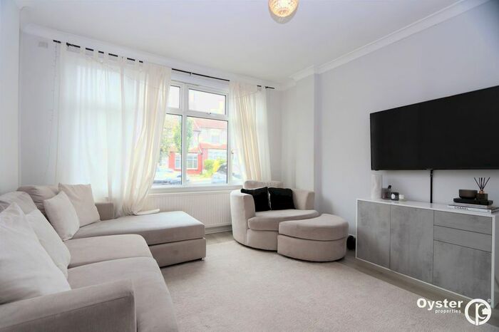 3 Bedroom Terraced House To Rent In Bexhill Road, London, N11