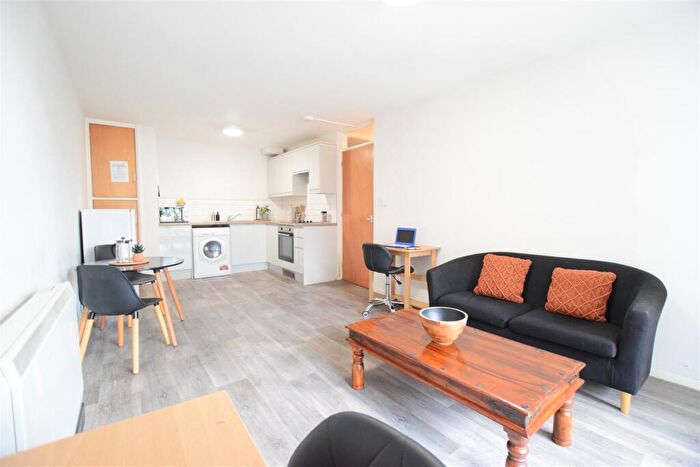 1 Bedroom Flat To Rent In Apt Grantavon House- City Centre Apartment - /, LN5