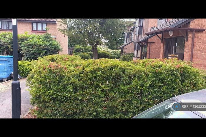 Studio To Rent In Pycroft Way, Edmonton, N9