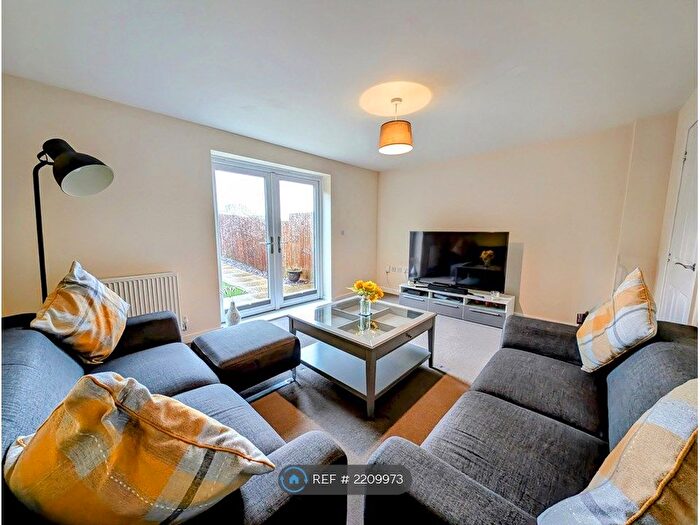 3 Bedroom Detached House To Rent In Dennett Close, Nottingham, NG3