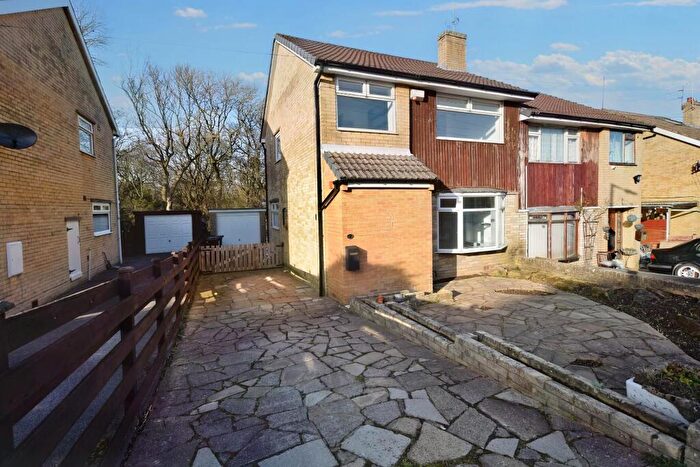 3 Bedroom Semi-Detached House To Rent In Gledhill Avenue, Penistone, S36