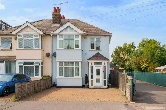 4 Bedroom Semi-Detached House To Rent In Brentwood Road, Gidea Park, RM2