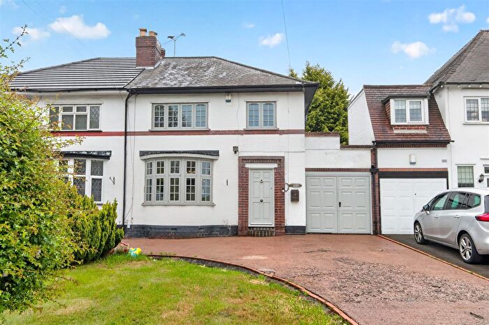 3 Bedroom Semi-Detached House For Sale In Sutton Road, Walsall, WS5