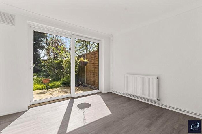 4 Bedroom House To Rent In Northdown Road, Hatfield, AL10