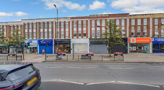 2 Bedroom Flat To Rent In Drayton Waye, Kenton, Harrow, HA3